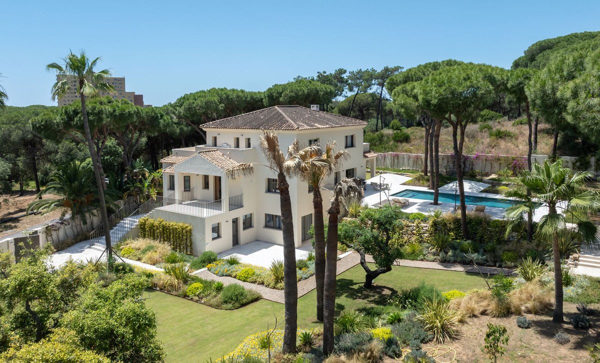 Detached Villa — Hacienda Las Chapas