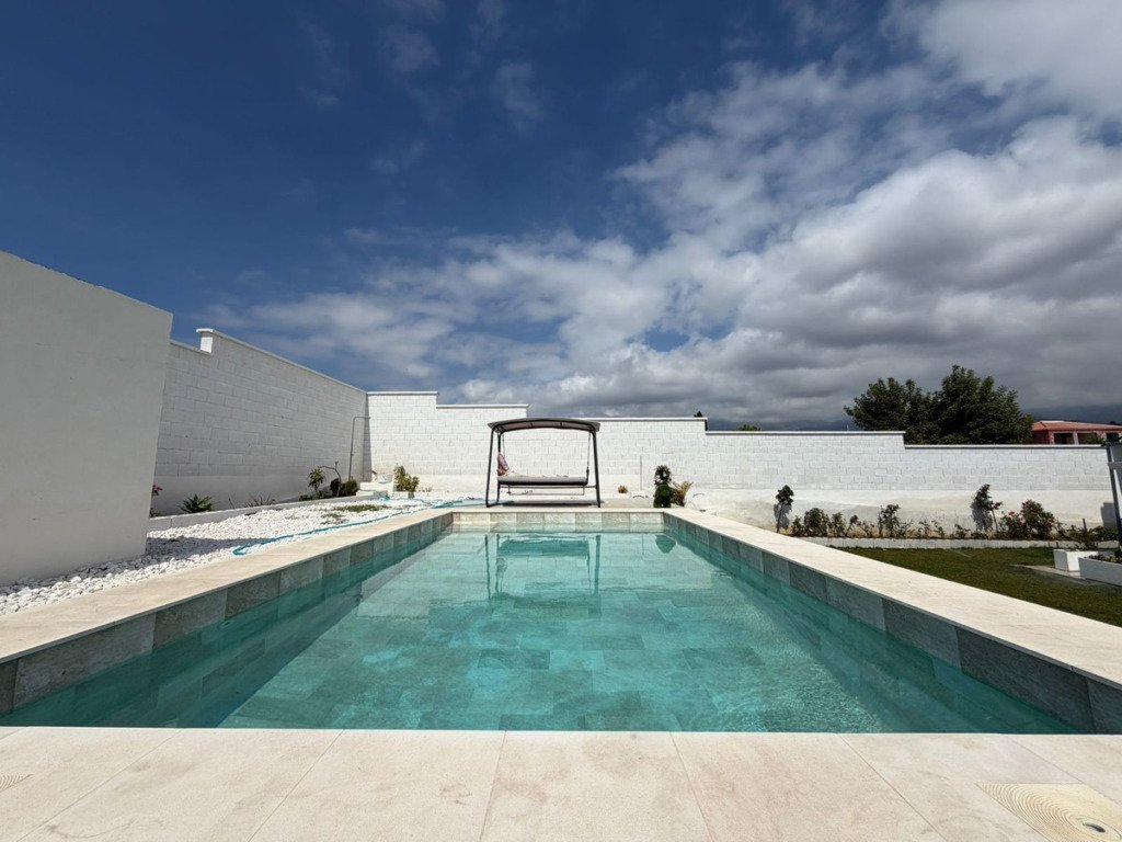 Villa – Chalet — Estepona