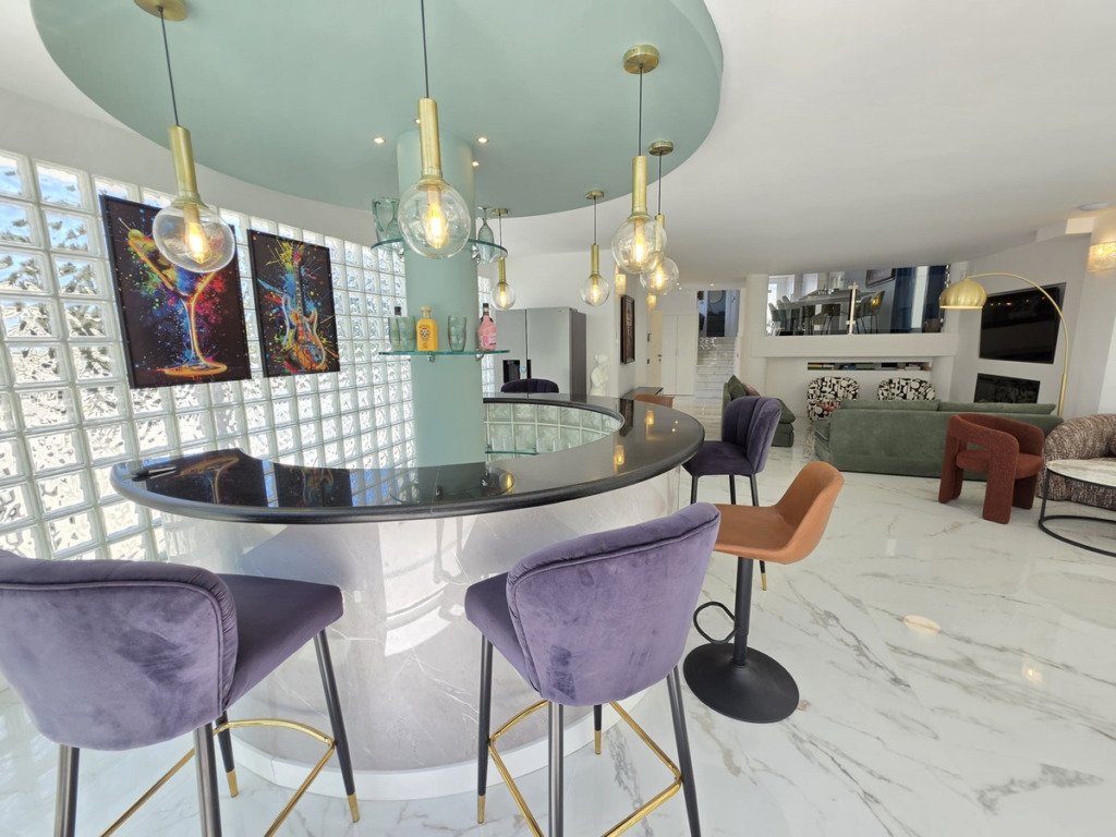 Villa – Chalet — Nueva Andalucía