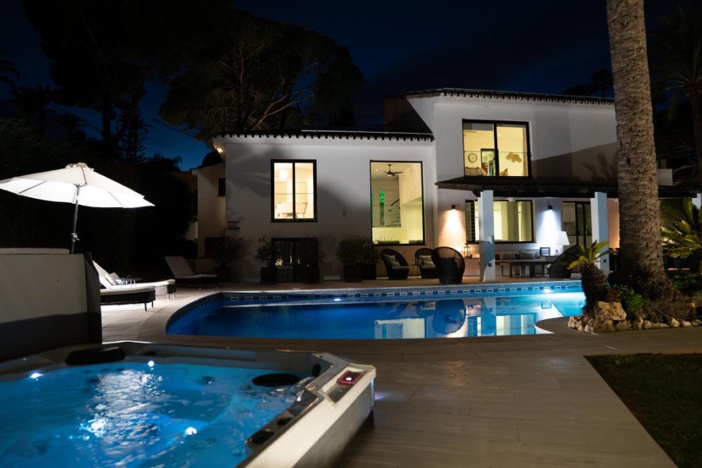 Villa – Chalet — Nueva Andalucía