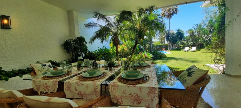 Villa – Chalet — Guadalmina Baja