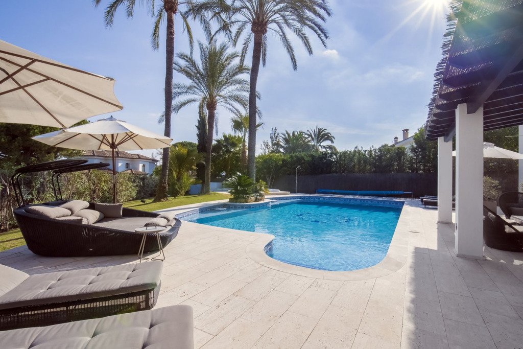 Detached Villa — Nueva Andalucía