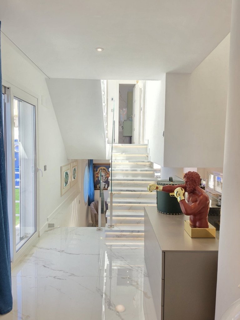 Villa – Chalet — Nueva Andalucía