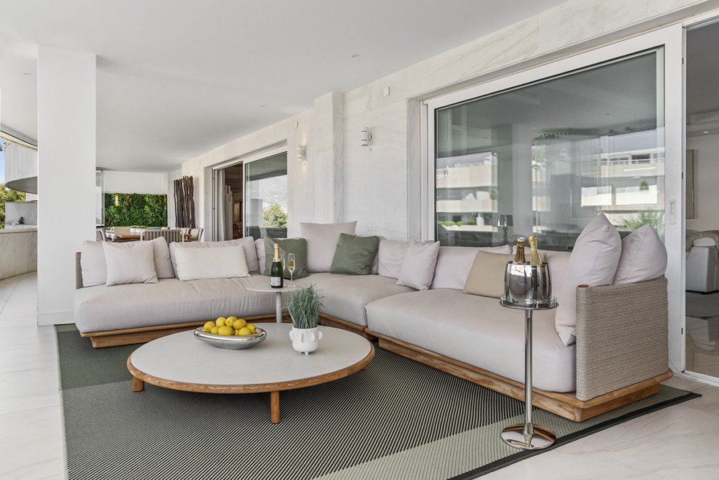 Middle Floor Apartment — Puerto Banús