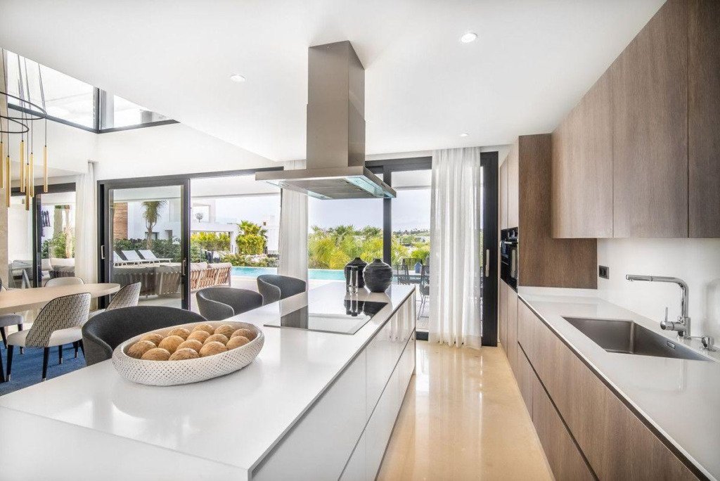 Detached Villa — Nueva Andalucía