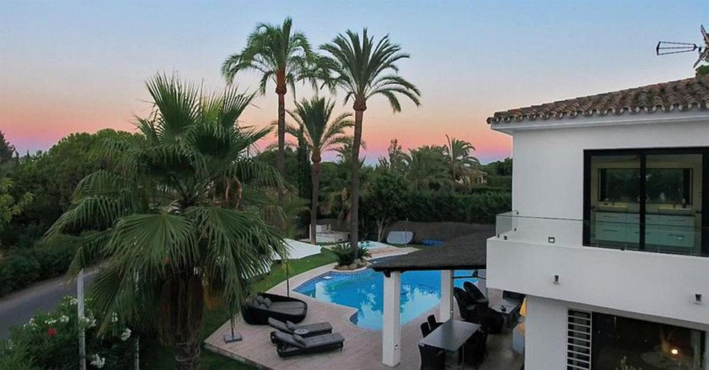 Villa – Chalet — Nueva Andalucía