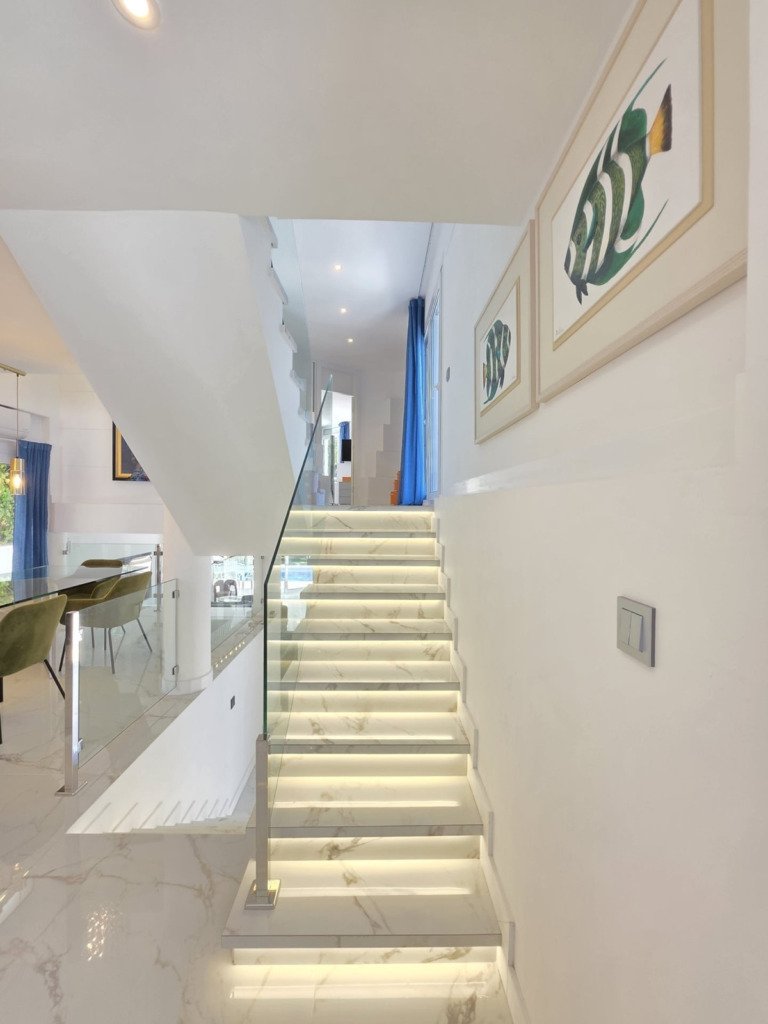 Villa – Chalet — Nueva Andalucía