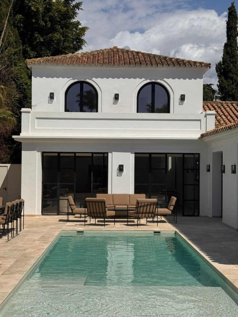 Detached Villa — Aloha