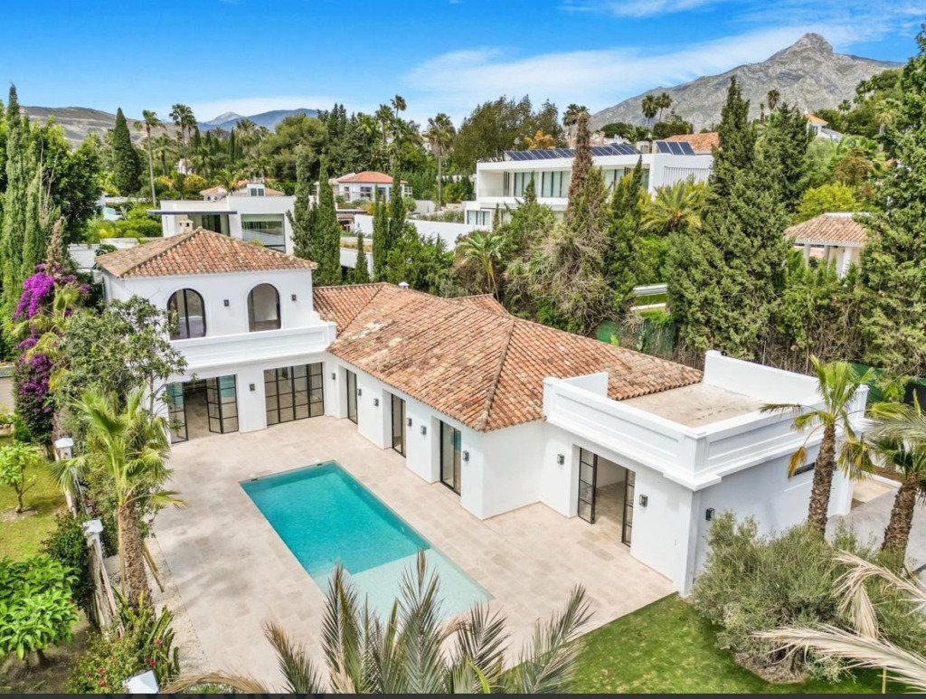 Detached Villa — Aloha