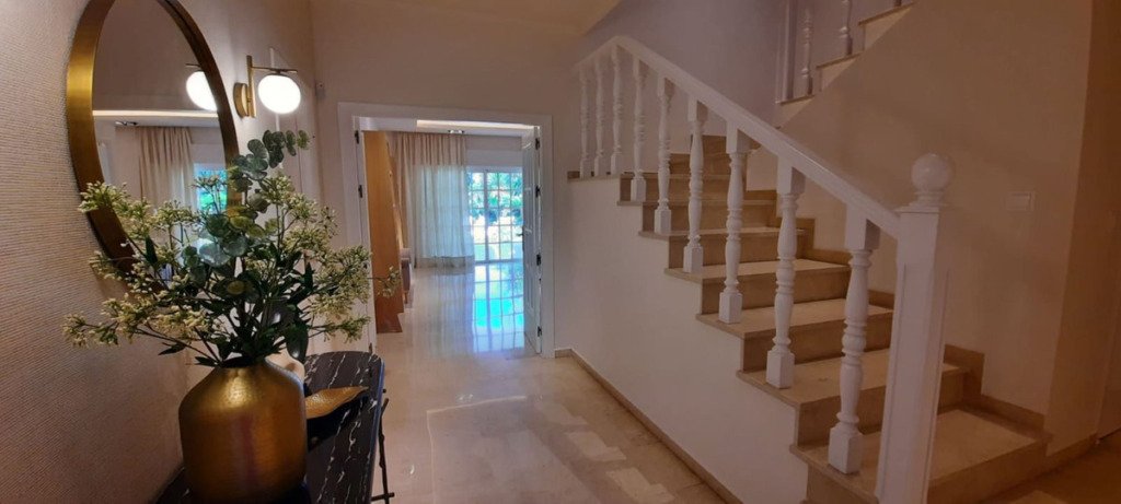 Villa – Chalet — Guadalmina Baja
