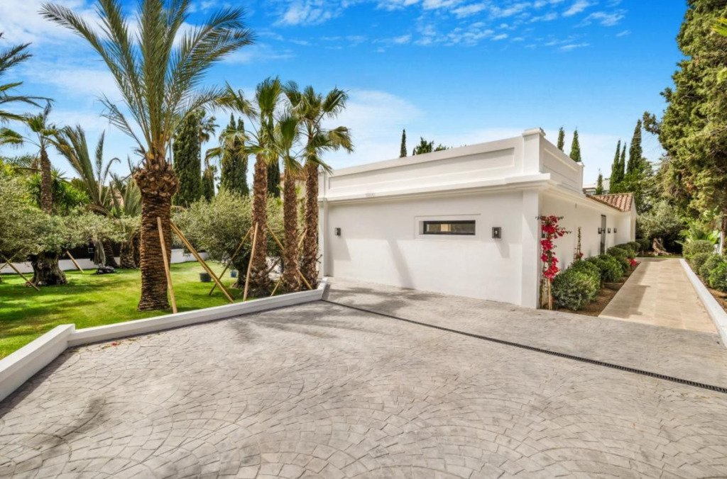 Detached Villa — Aloha
