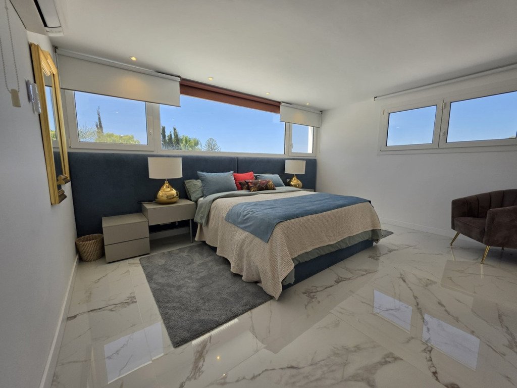 Villa – Chalet — Nueva Andalucía