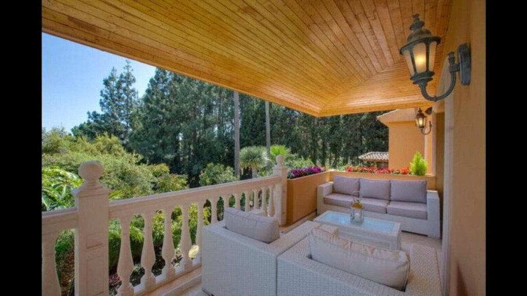Detached Villa — The Golden Mile