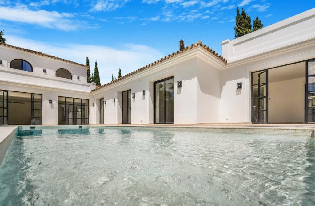 Detached Villa — Aloha