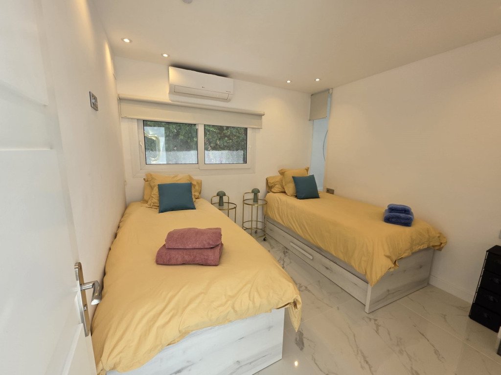 Villa – Chalet — Nueva Andalucía
