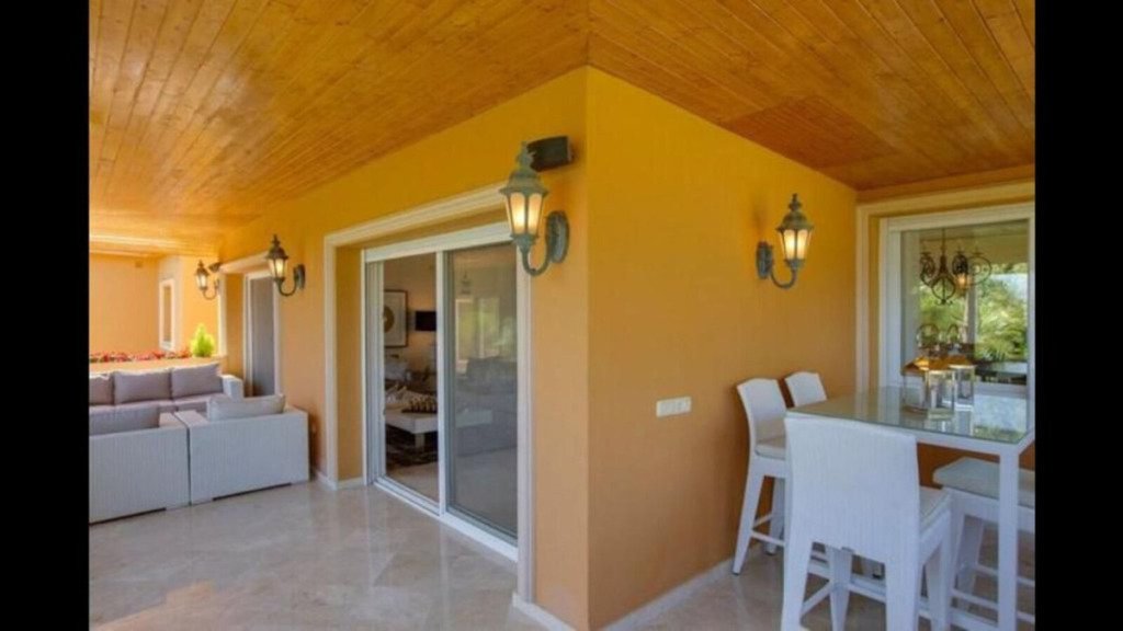 Detached Villa — The Golden Mile