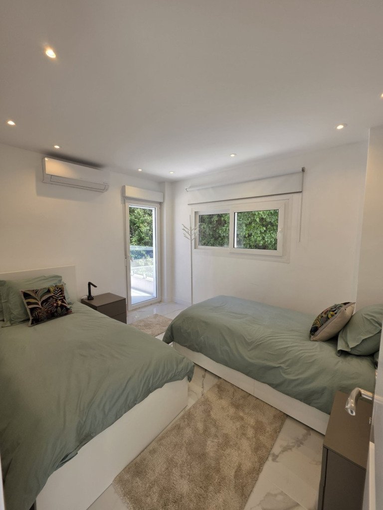 Villa – Chalet — Nueva Andalucía