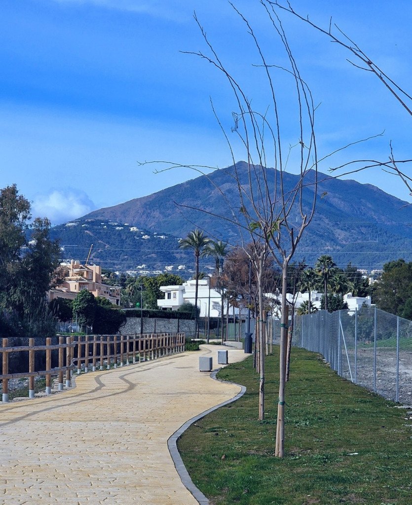 Villa – Chalet — Nueva Andalucía