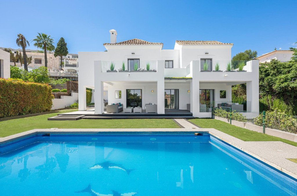 Detached Villa — Nueva Andalucía