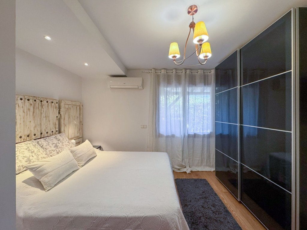 Villa – Chalet — Nueva Andalucía