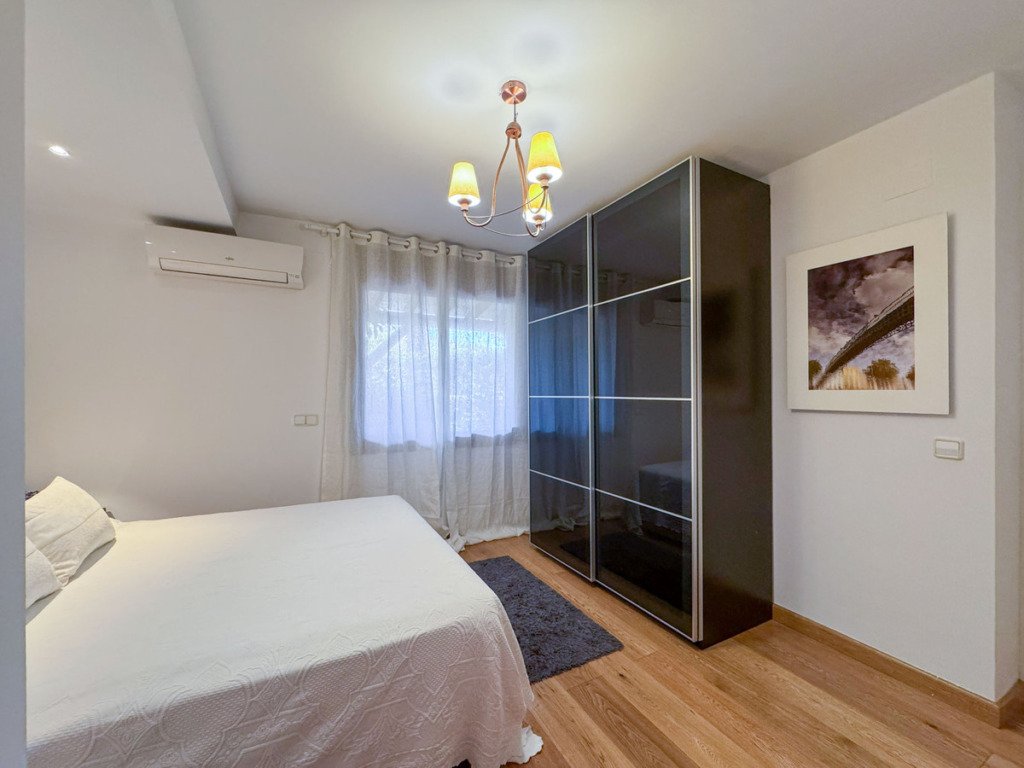 Villa – Chalet — Nueva Andalucía