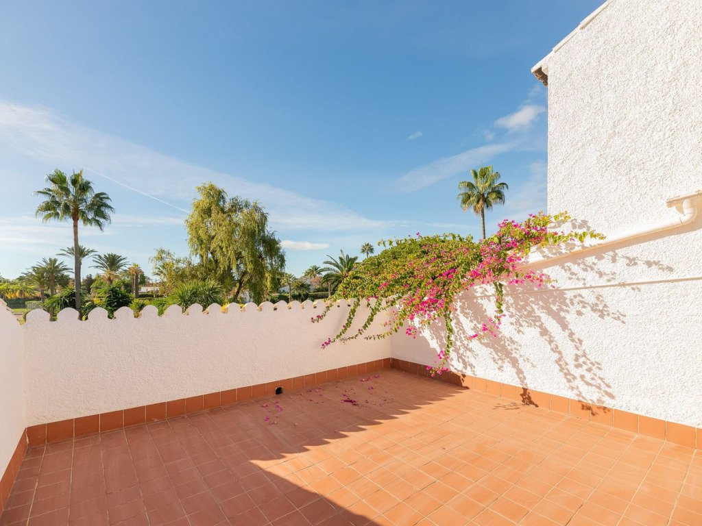 Villa – Chalet — Guadalmina Baja