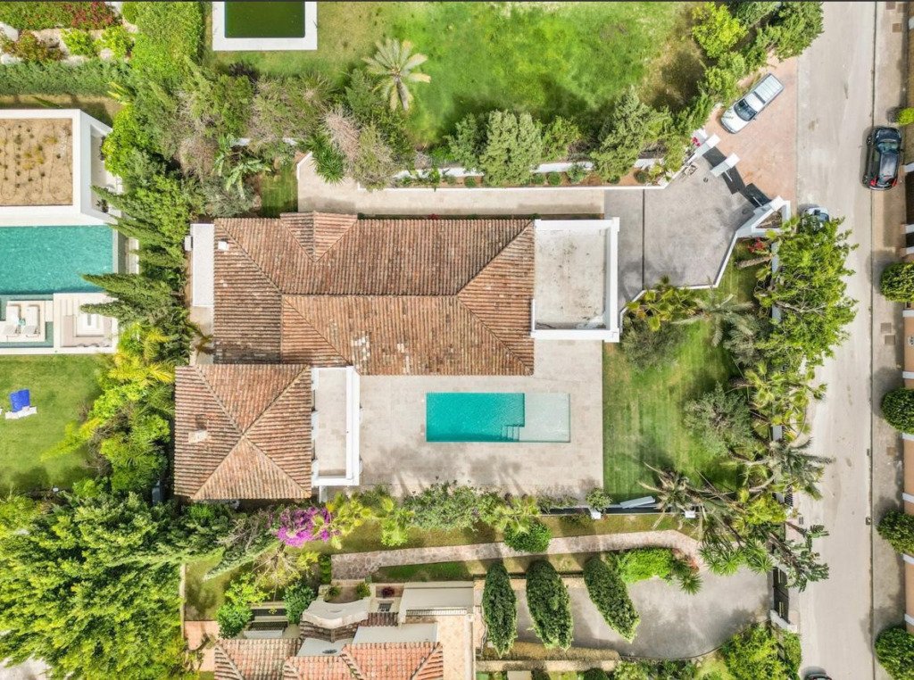 Detached Villa — Aloha