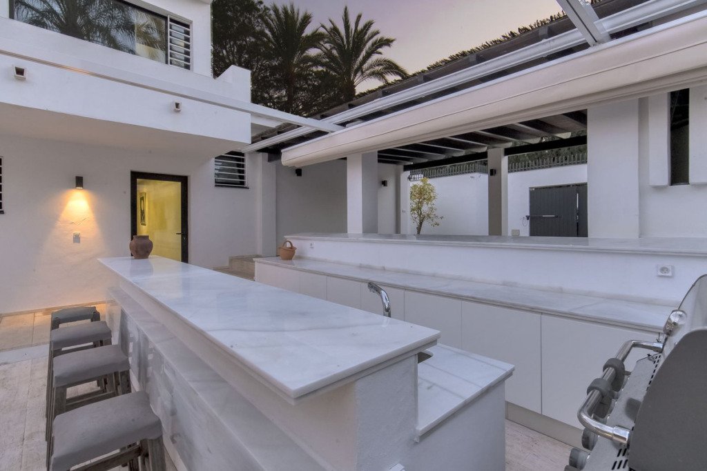 Detached Villa — Nueva Andalucía