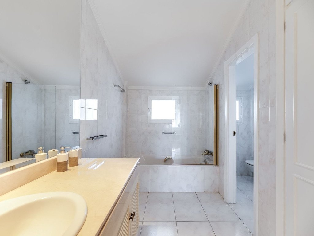 Villa – Chalet — Guadalmina Baja