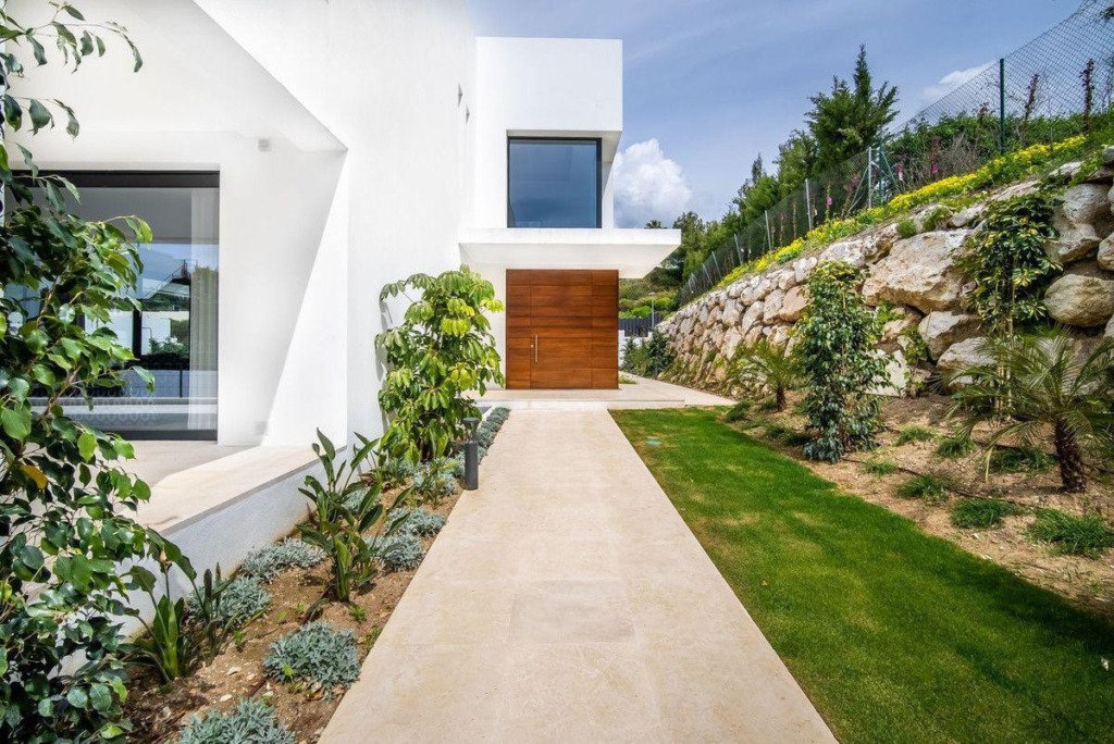 Detached Villa — Nueva Andalucía