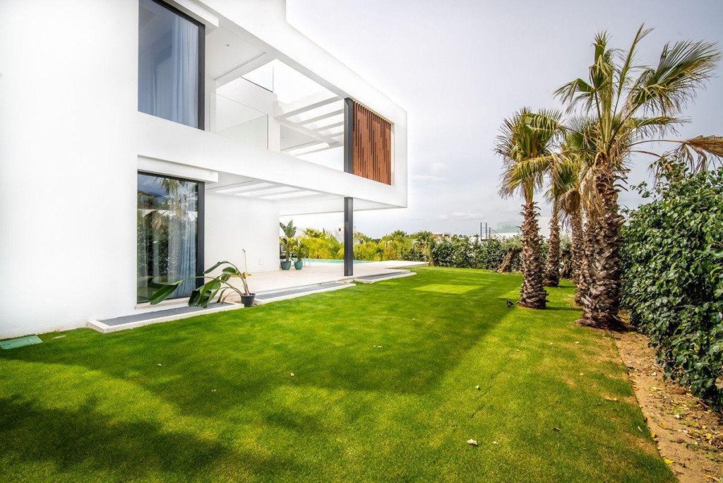 Detached Villa — Nueva Andalucía
