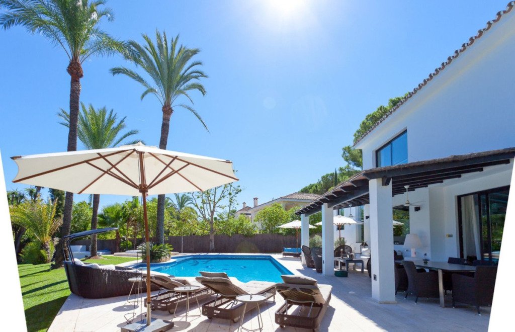Detached Villa — Nueva Andalucía