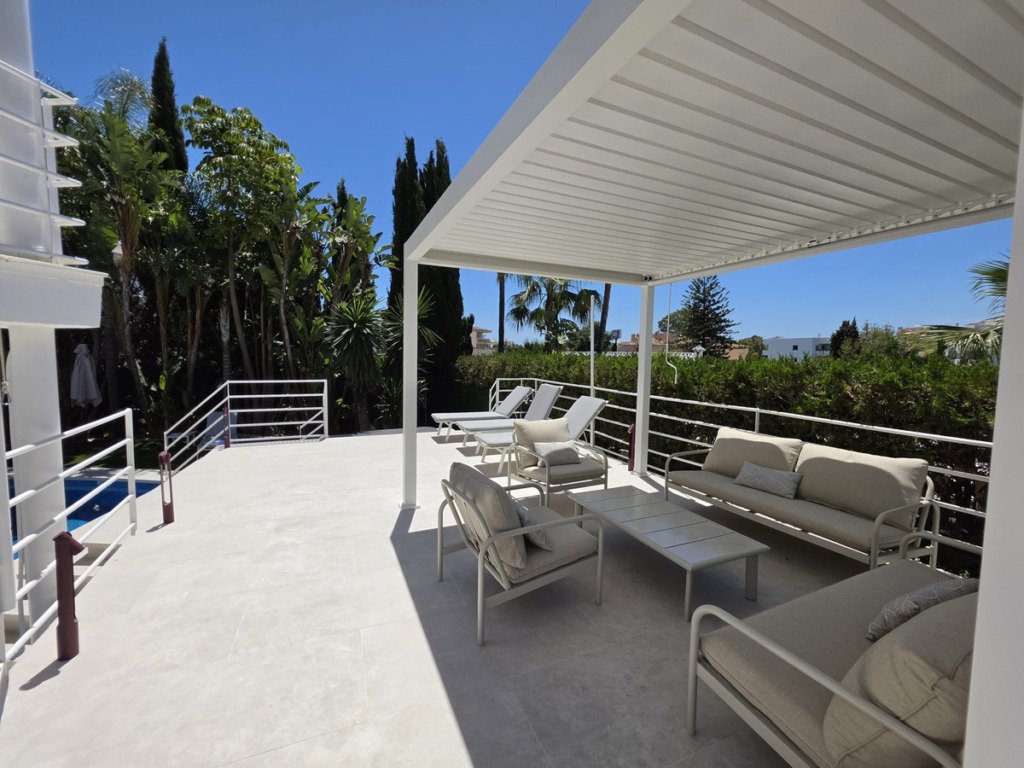 Villa – Chalet — Nueva Andalucía