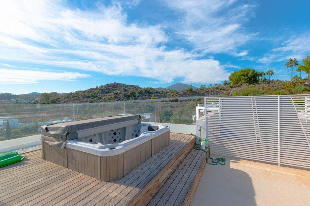Detached Villa — Nueva Andalucía