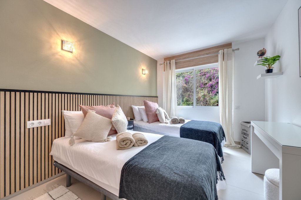 Middle Floor Apartment — Nueva Andalucía