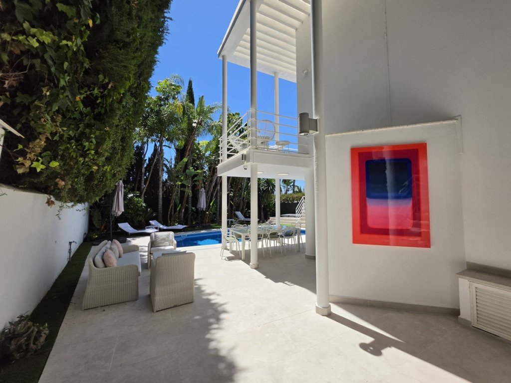 Villa – Chalet — Nueva Andalucía