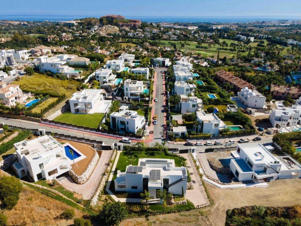 Detached Villa — Nueva Andalucía