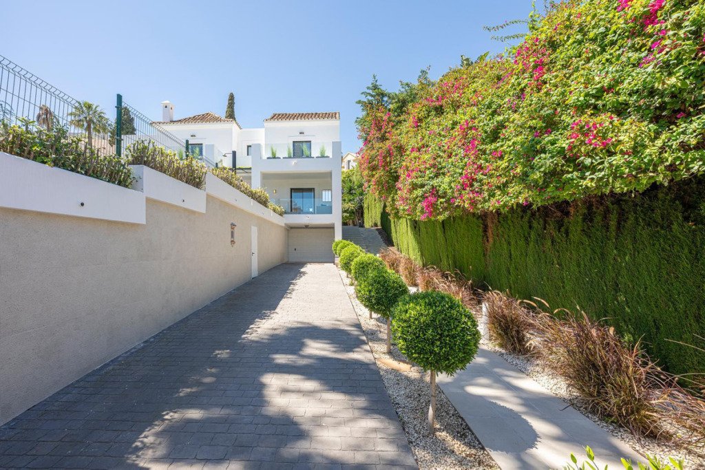 Detached Villa — Nueva Andalucía