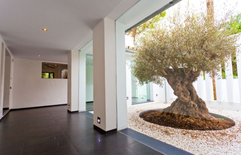 Detached Villa — Nueva Andalucía