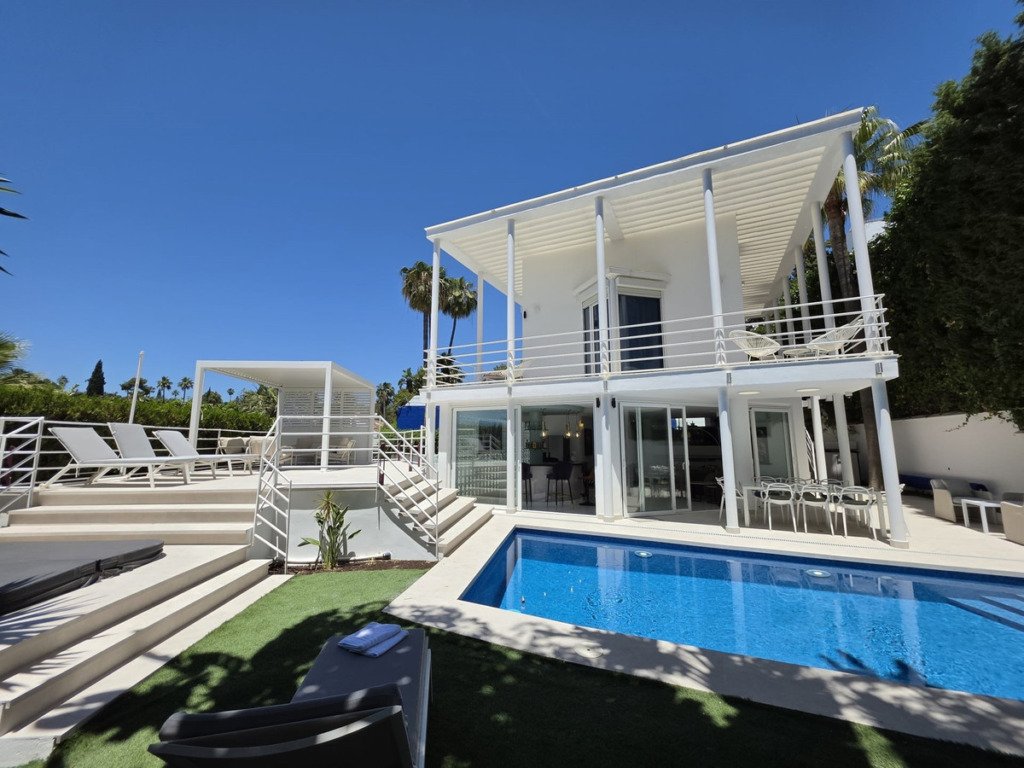 Villa – Chalet — Nueva Andalucía
