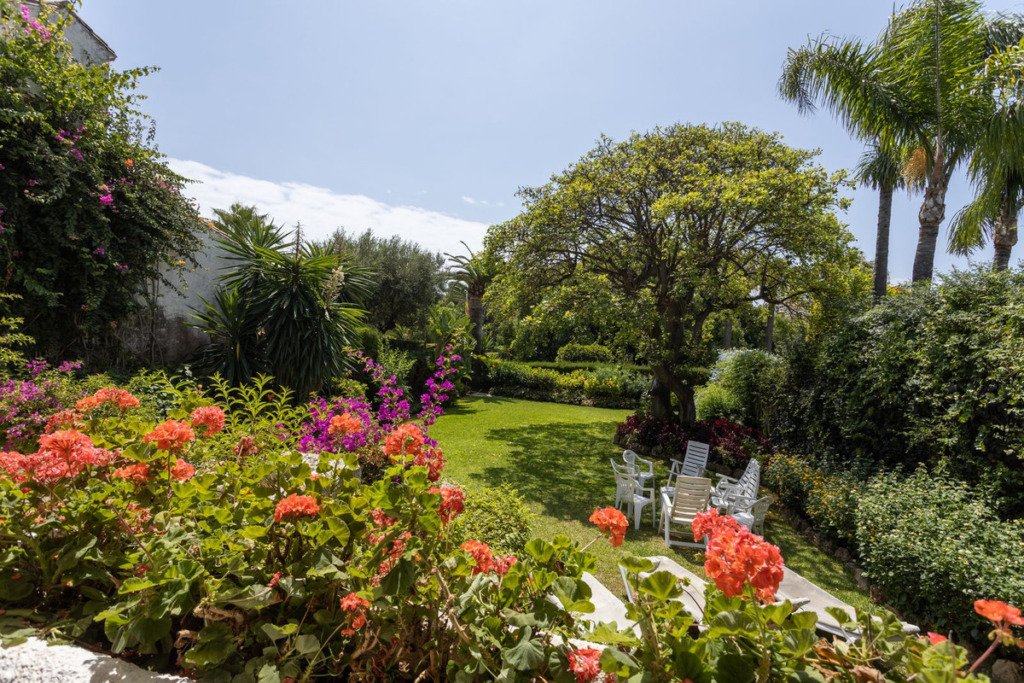 Villa – Chalet — Guadalmina Baja