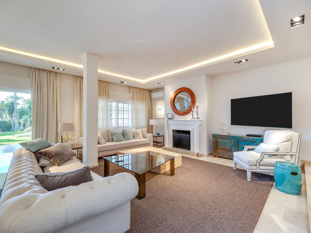 Villa – Chalet — Guadalmina Baja