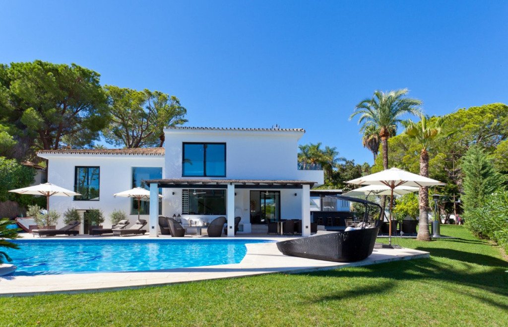 Detached Villa — Nueva Andalucía