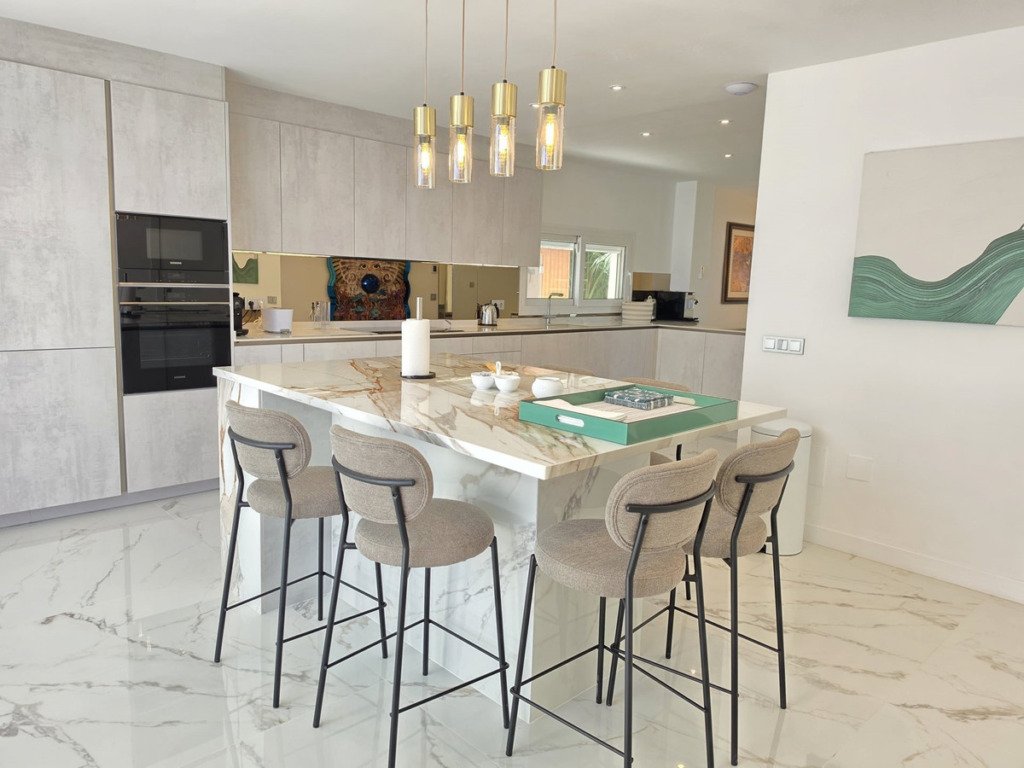 Villa – Chalet — Nueva Andalucía
