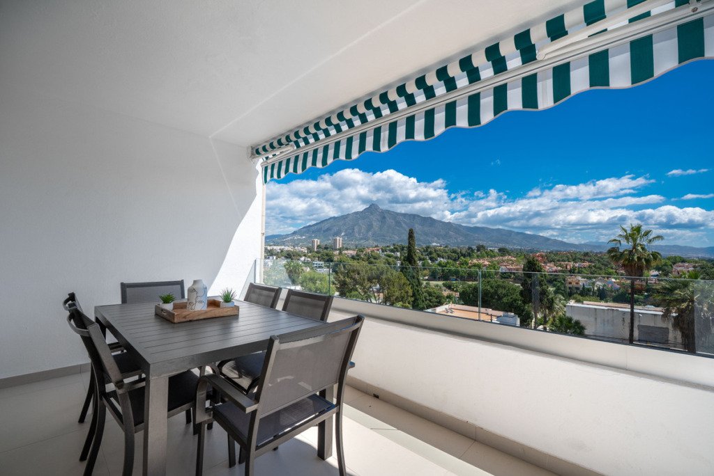 Middle Floor Apartment — Nueva Andalucía