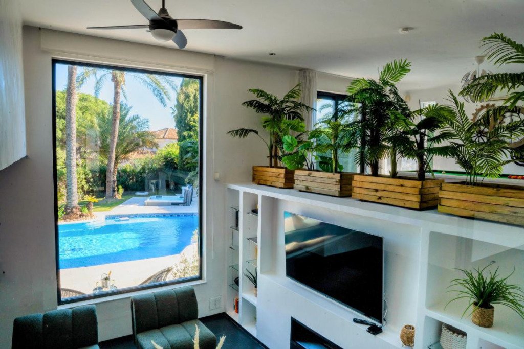 Villa – Chalet — Nueva Andalucía