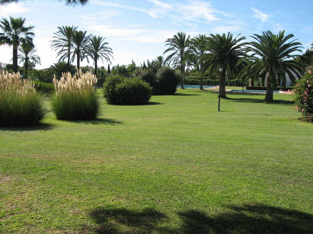 Villa – Chalet — Guadalmina Baja