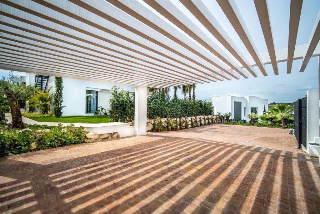 Detached Villa — Nueva Andalucía