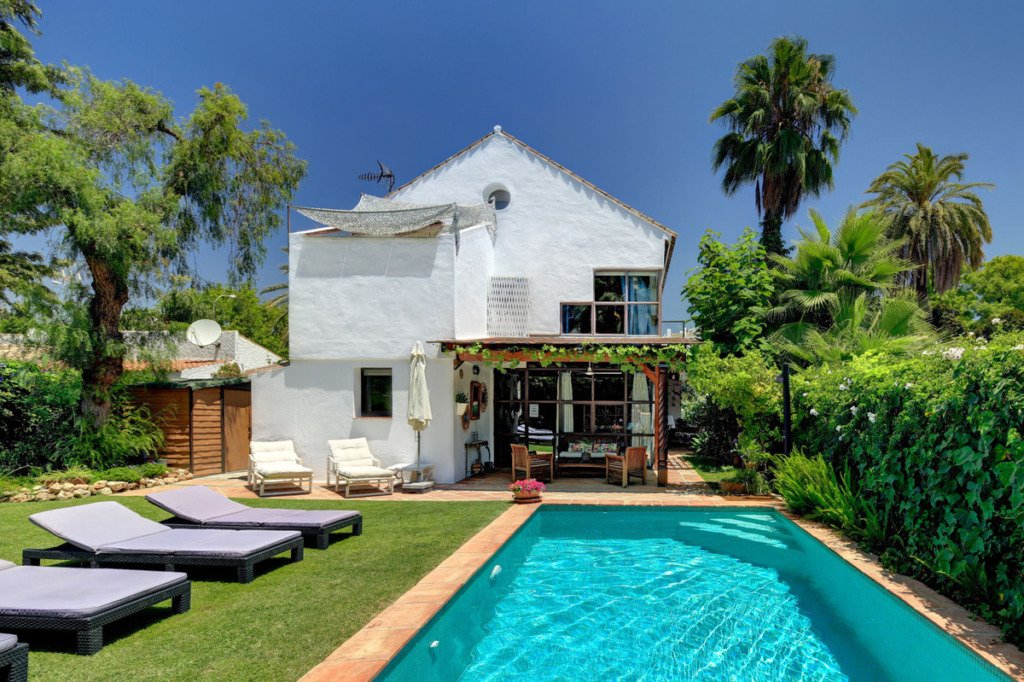 Villa – Chalet — Nueva Andalucía