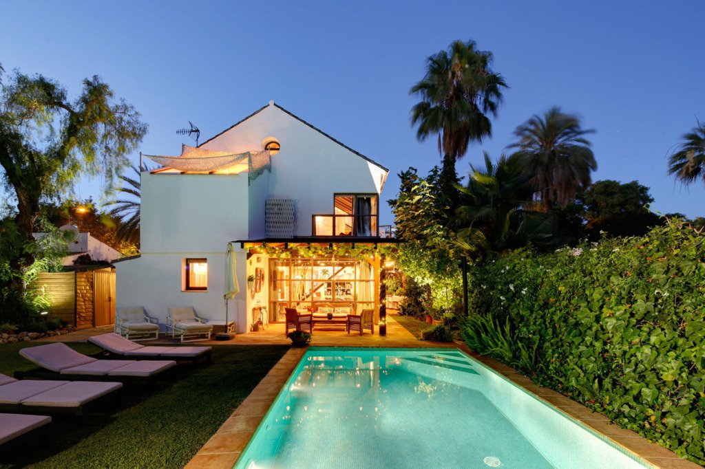 Villa – Chalet — Nueva Andalucía